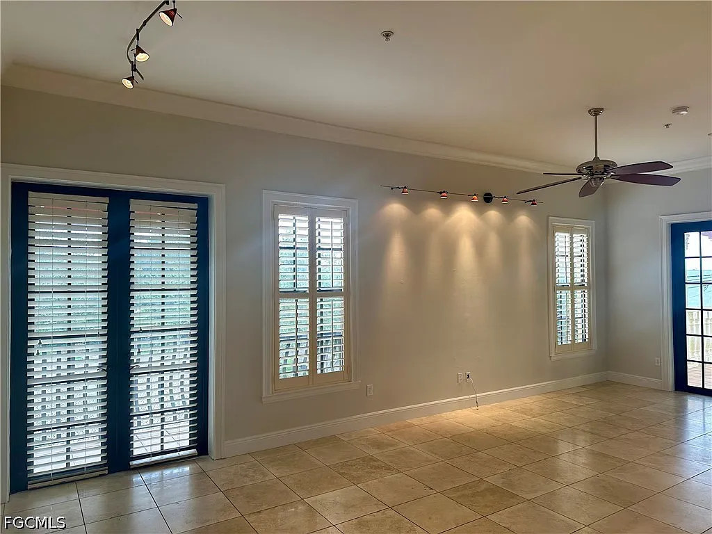 2 bed, 2.0 bath, 1282 sqft, $1,800 — Photo 2