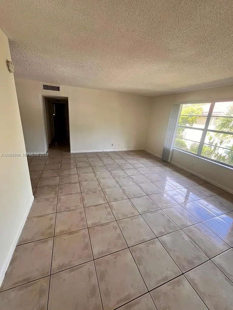 Golfview Arms Inc Condo — Photo 3