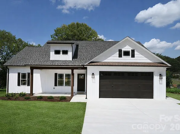 4940 Southview Dr, Hickory, NC 28602