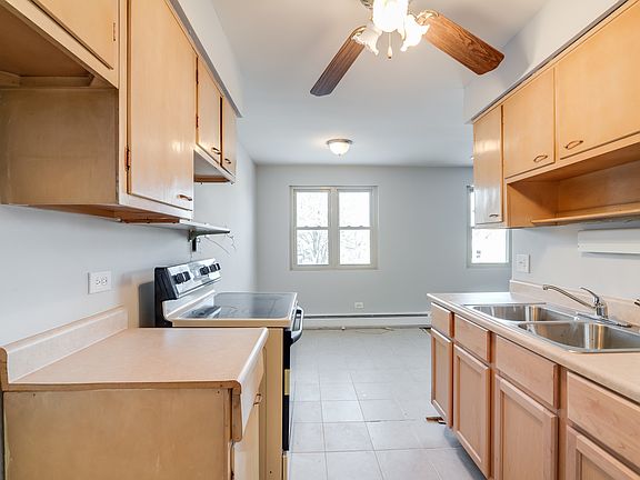 3rd image of 2422 W Berwyn Ave APT 308