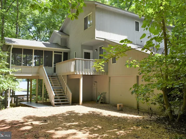 403 Lake Anna Dr, Bumpass, VA 23024