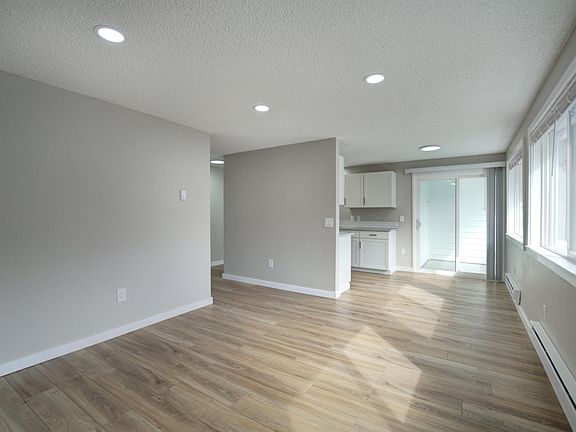 4th image of 13737 32nd Ave NE Unit 4
