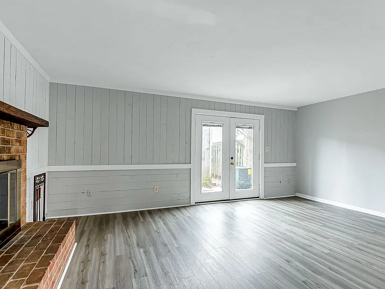 945 Indian Cir — Photo 14