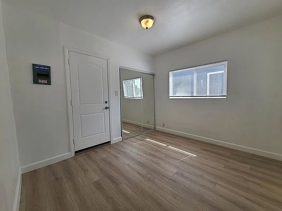 4th image of 1072 Stone St