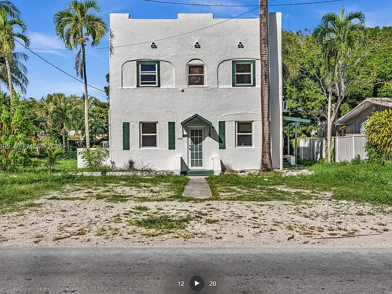 709 SW 4th Ct #1-7 — Photo 4