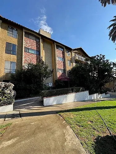 1735 N Fuller Ave #323 Photo 1