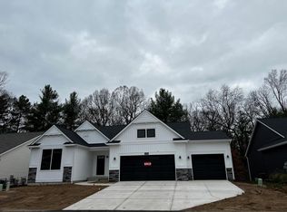 14981 Bethpage Dr, Spring Lake, MI 49456