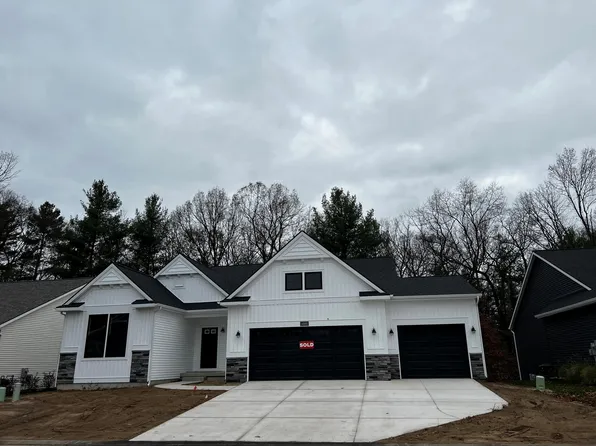 14981 Bethpage Dr, Spring Lake, MI 49456