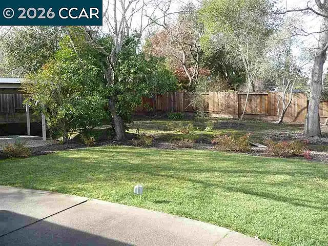 324 Glendora Cir — Photo 9