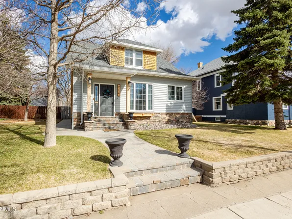 714 1st Ave E, Williston, ND 58801