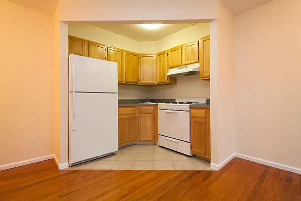 Rented by Century 21 American Homes | media 27