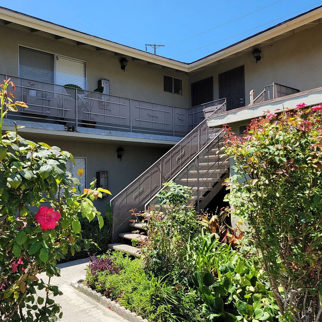 Building Photo - 541 La Cadena Way