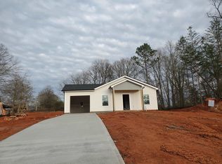 102 Broad St, Wellford, SC 29385