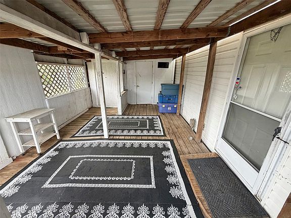 4th image of 153 Prairie Lea Dr