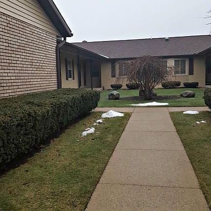 3rd image of 7402 Pinegrove Dr #76