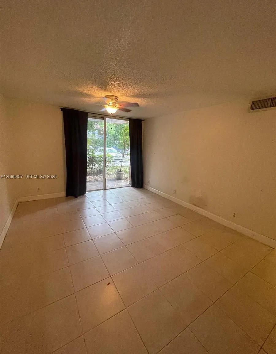 2 bed, 2.0 bath, 926 sqft, $2,000 — Photo 3