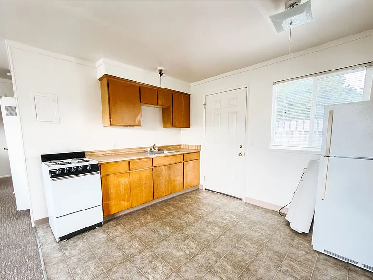 880 W Murray Rd — Photo 6