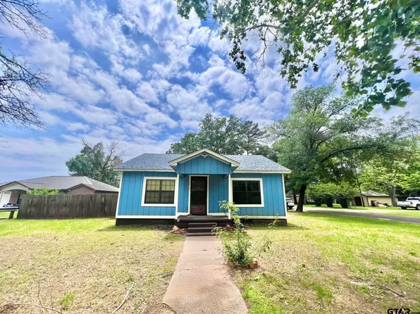 107 6th St, Palestine, TX 75803