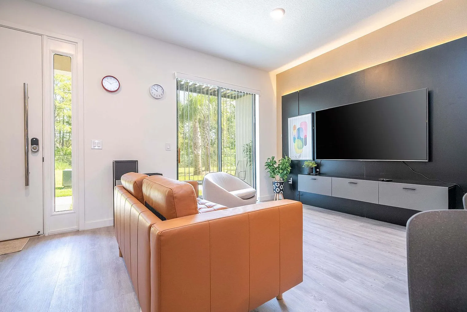 3 bed, 3.0 bath, 1367 sqft, $3,685 — Photo 3