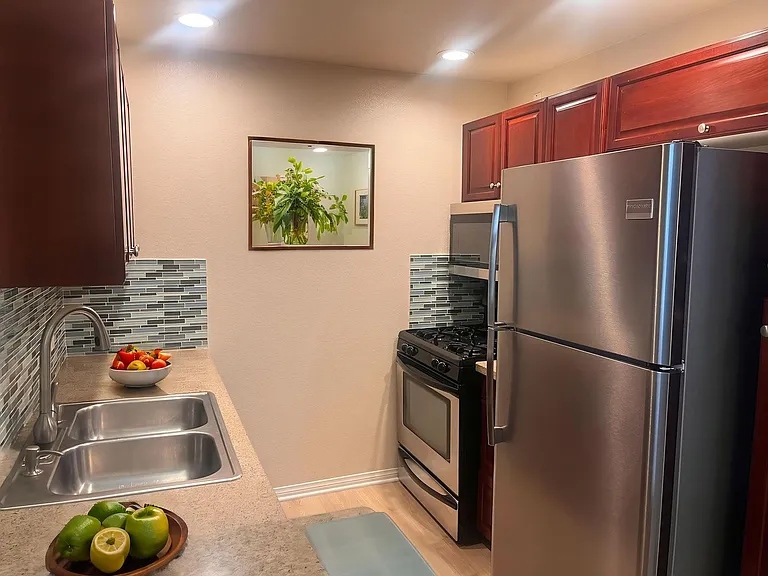 21550 Burbank Blvd #312 — Photo 3