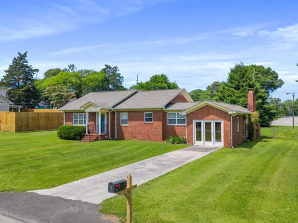 906 Park Ave NW, Cleveland, TN 37311