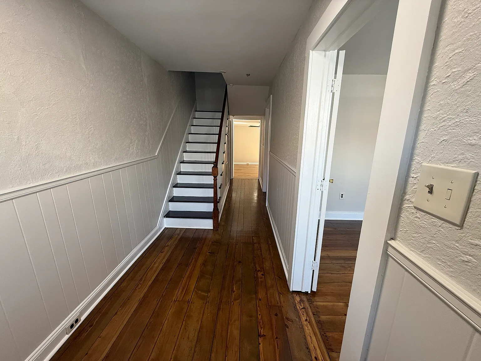 1 bed, 900 sqft, $1,300 — Photo 4