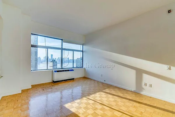 Rented by Bouklis Group | media 22