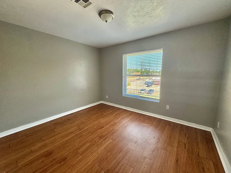 2030 NW 25th St #8 — Photo 10