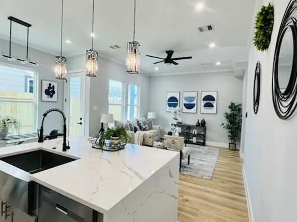 6840 Del Rio St, Houston, TX 77021