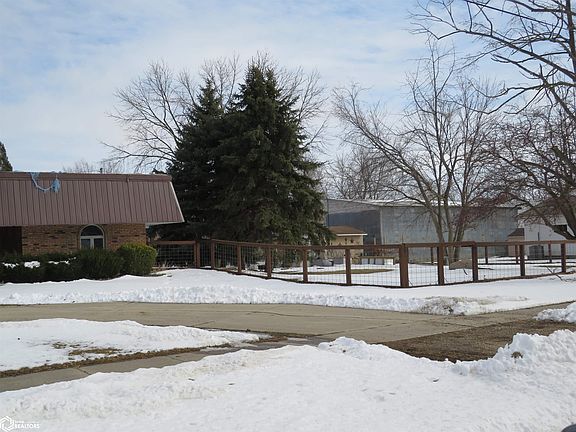 4th image of 404 5th St SW