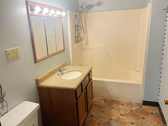 4th image of 347 E Main St