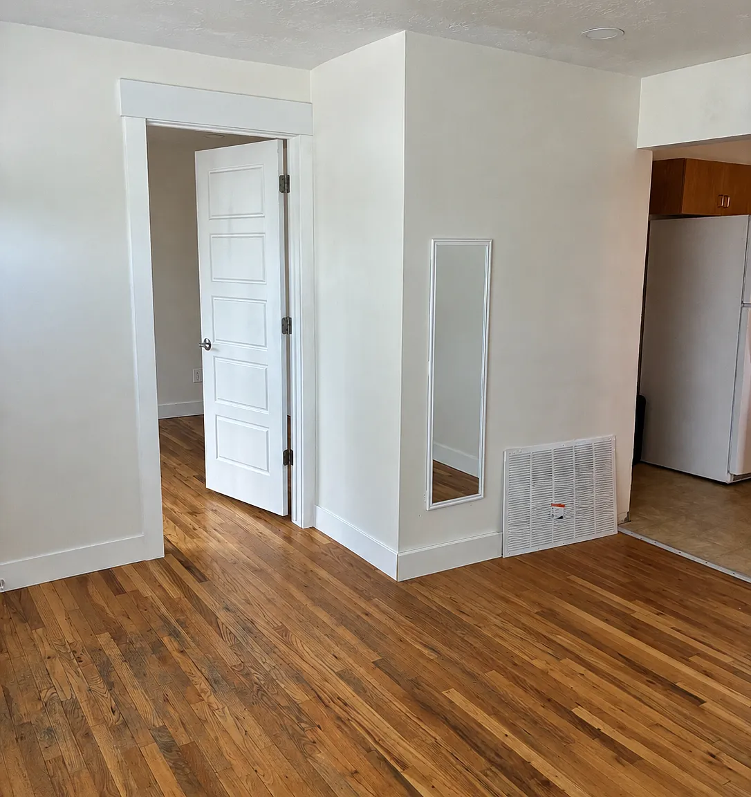 3 bed, 1070 sqft, $2,100 — Photo 2