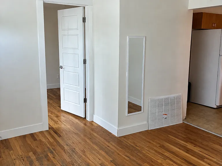 1156 E Westminster Ave #A — Photo 2