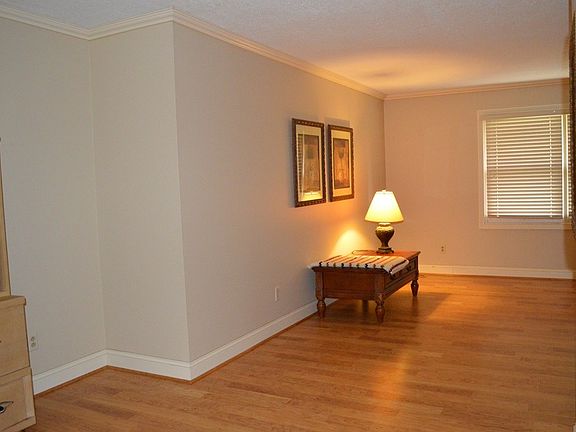 4th image of 312 Apple Ave