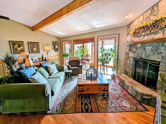 5th image of 1902 Pamela Cir
