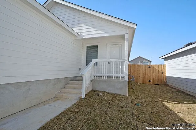 206 Charles Way — Photo 4