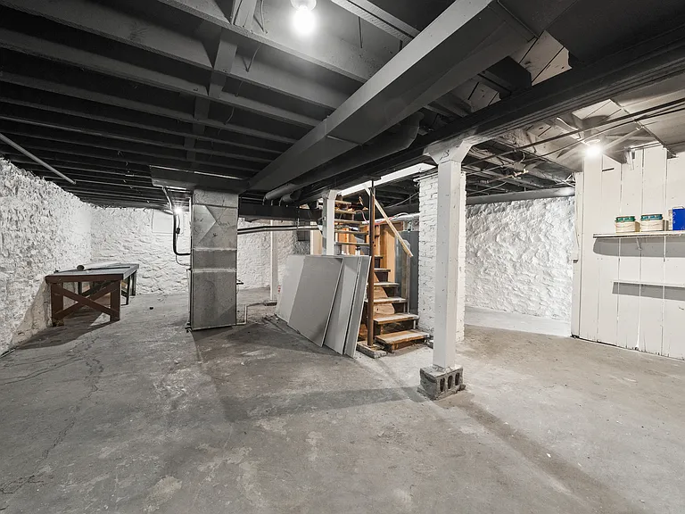 Highland Ave — Photo 17