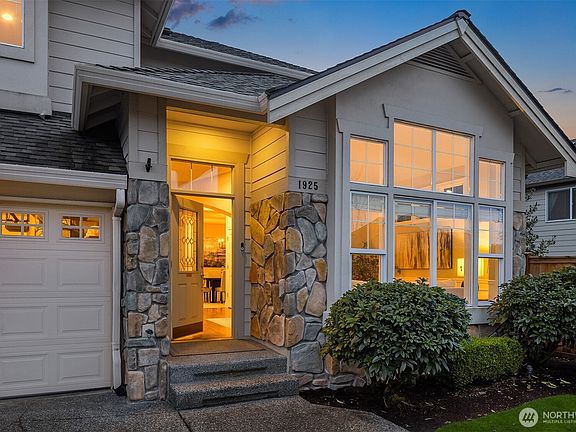 3rd image of 1925 NE 33rd Place