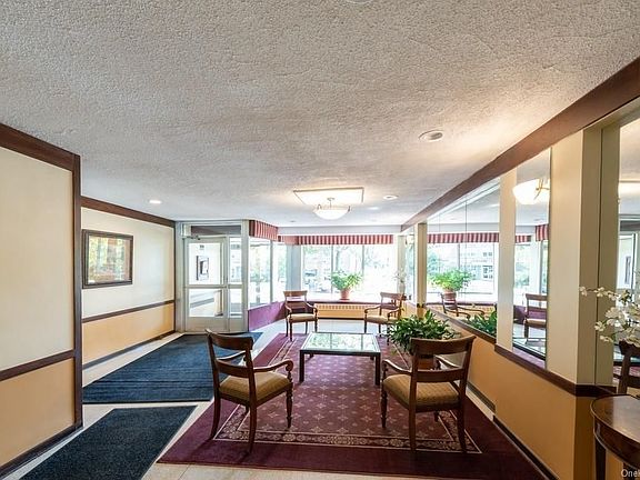 3rd image of 98 Dehaven Dr APT 6A