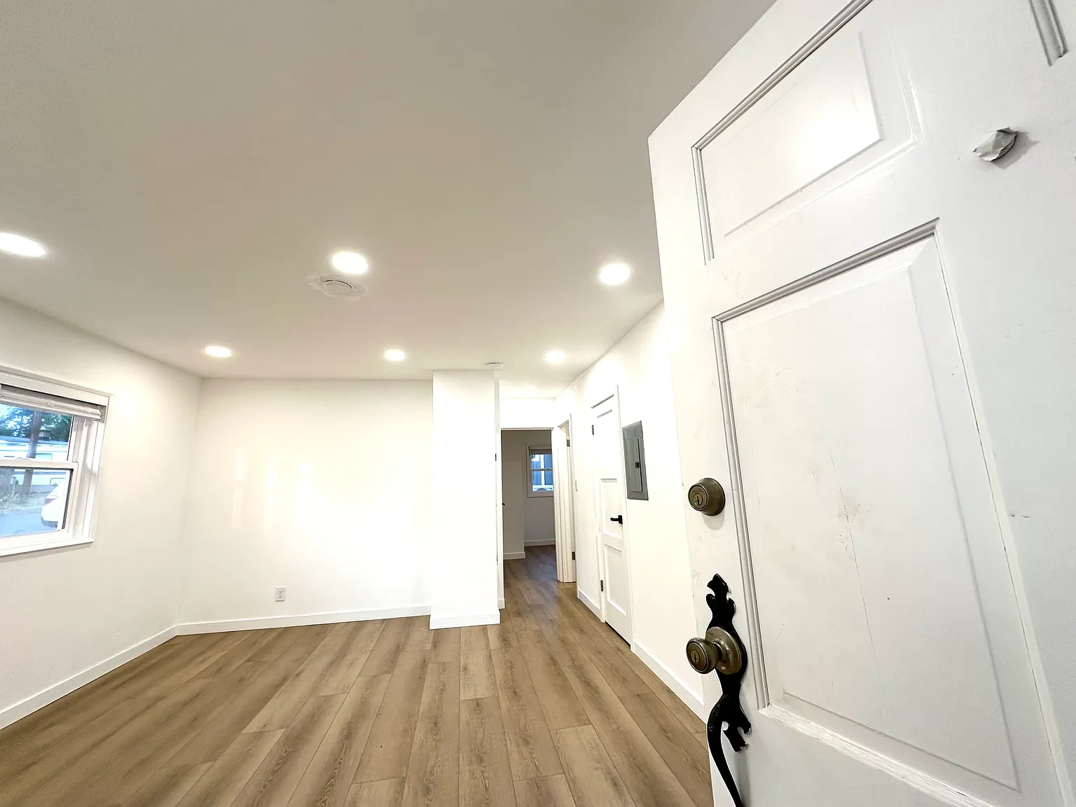 2209 NE 9th Pl — Photo 2