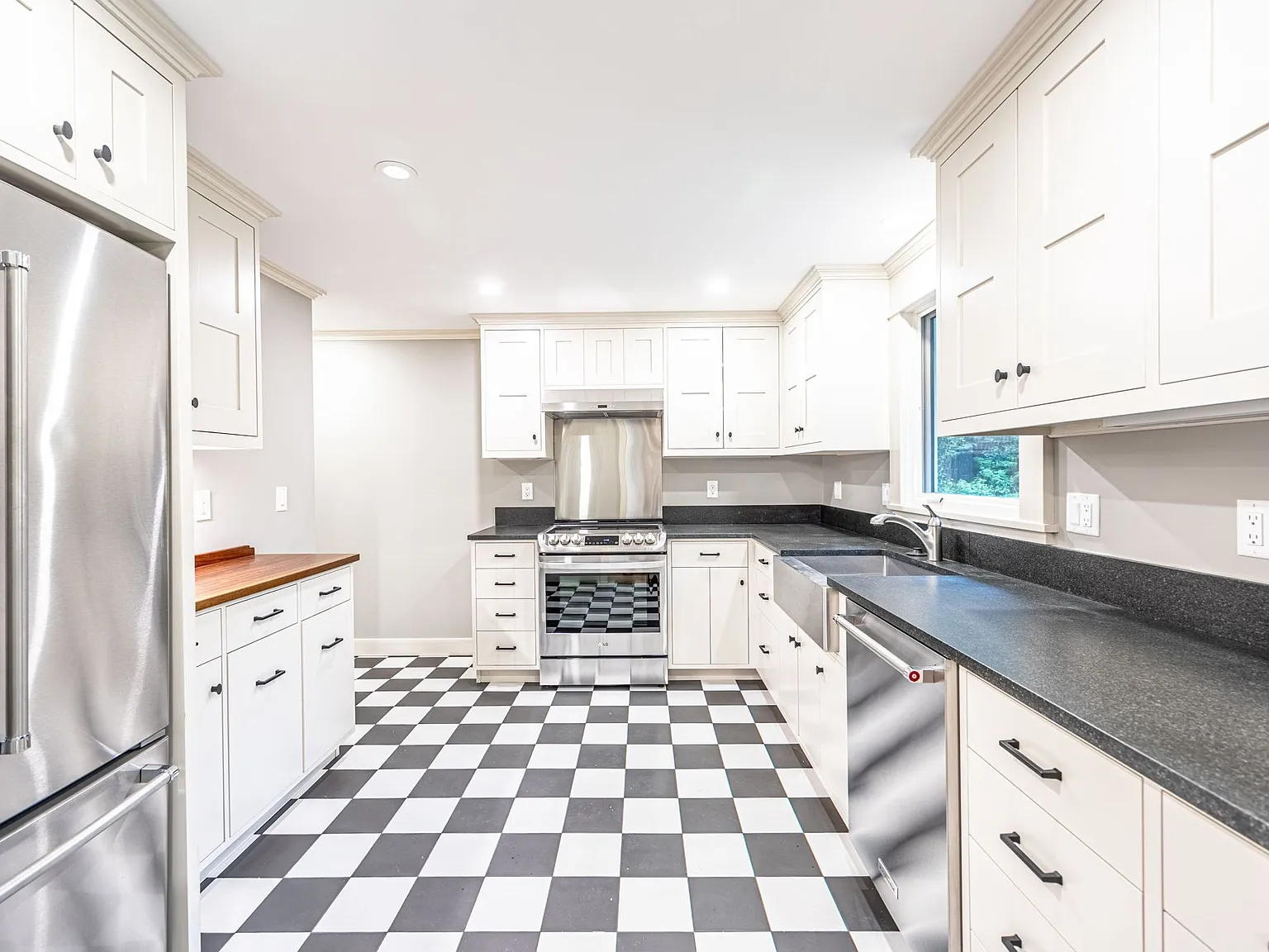 4 bed, 3.0 bath, 2126 sqft, $6,300 — Photo 1