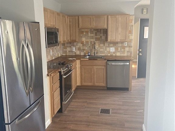 3rd image of 4138 E 154th St