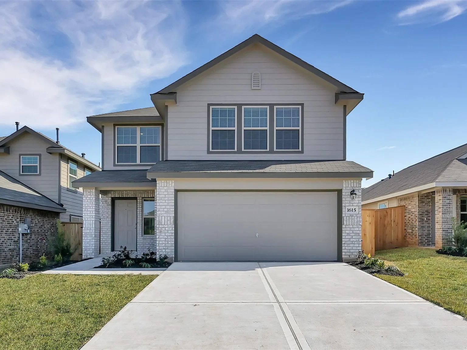 4 bed, 2.5 bath, 2229 sqft, $1,925 — Photo 2