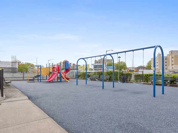 61-20 Grand Cent Parkway image 6 of 9