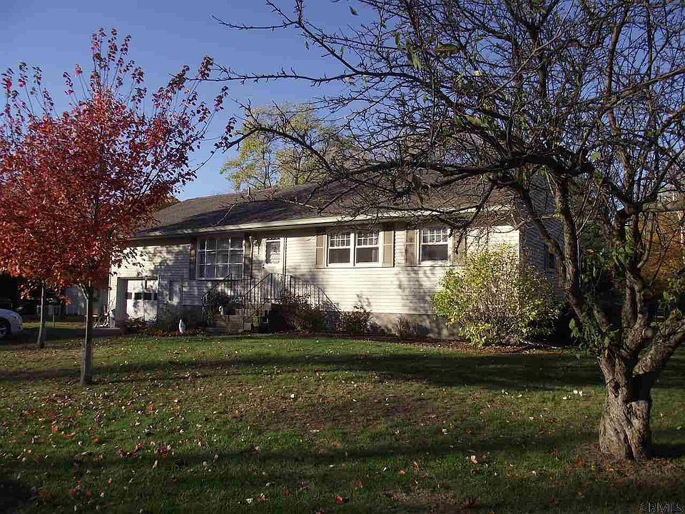 1st image of 13 Carnevale Dr