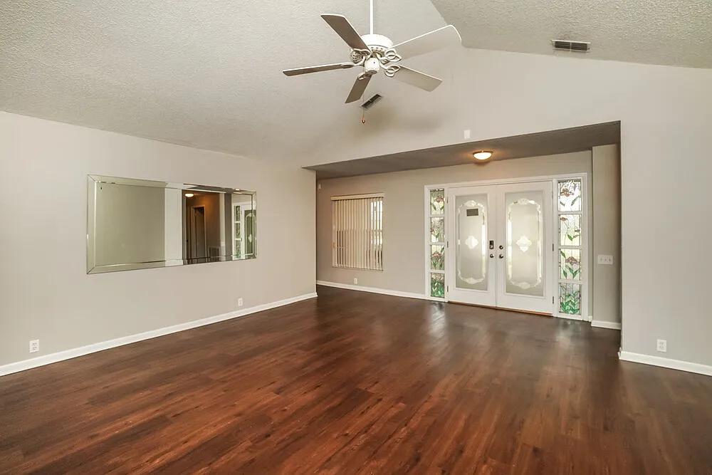 3 bed, 2.0 bath, 2492 sqft, $2,490 — Photo 3