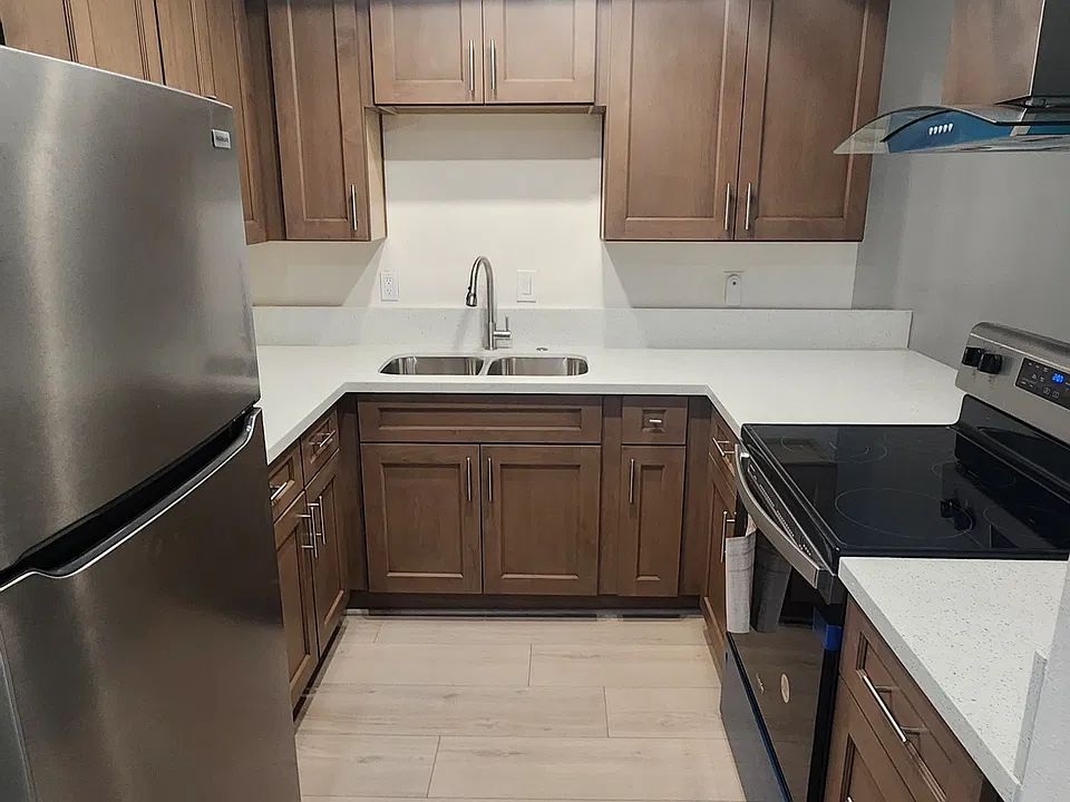936 S Manhattan Pl #204