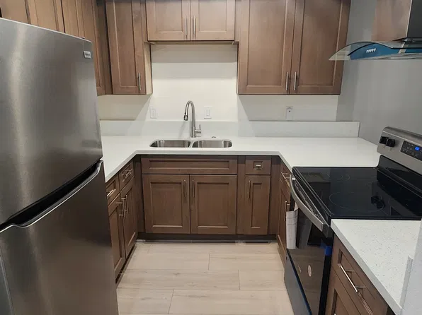 936 S Manhattan Pl #204, Los Angeles, CA 90019