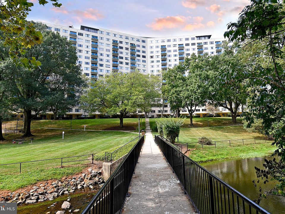 1st image of 10201 Grosvenor Pl APT 314