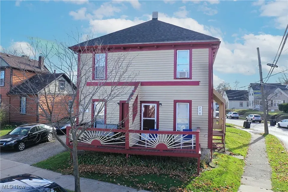 298 Torrey St — Photo 1